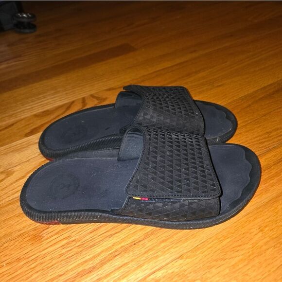 Olukai Halo Olu Black Adjustable slides Mens Size 10 - Picture 1 of 6